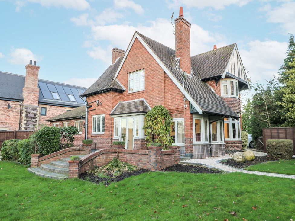A brick house with a garden and pathway at Mellbreak in Ashby-de-la-Zouch