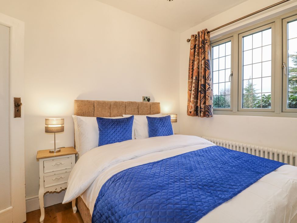 A bedroom with a bed and bedside table at Mellbreak in Ashby-De-La-Zouch
