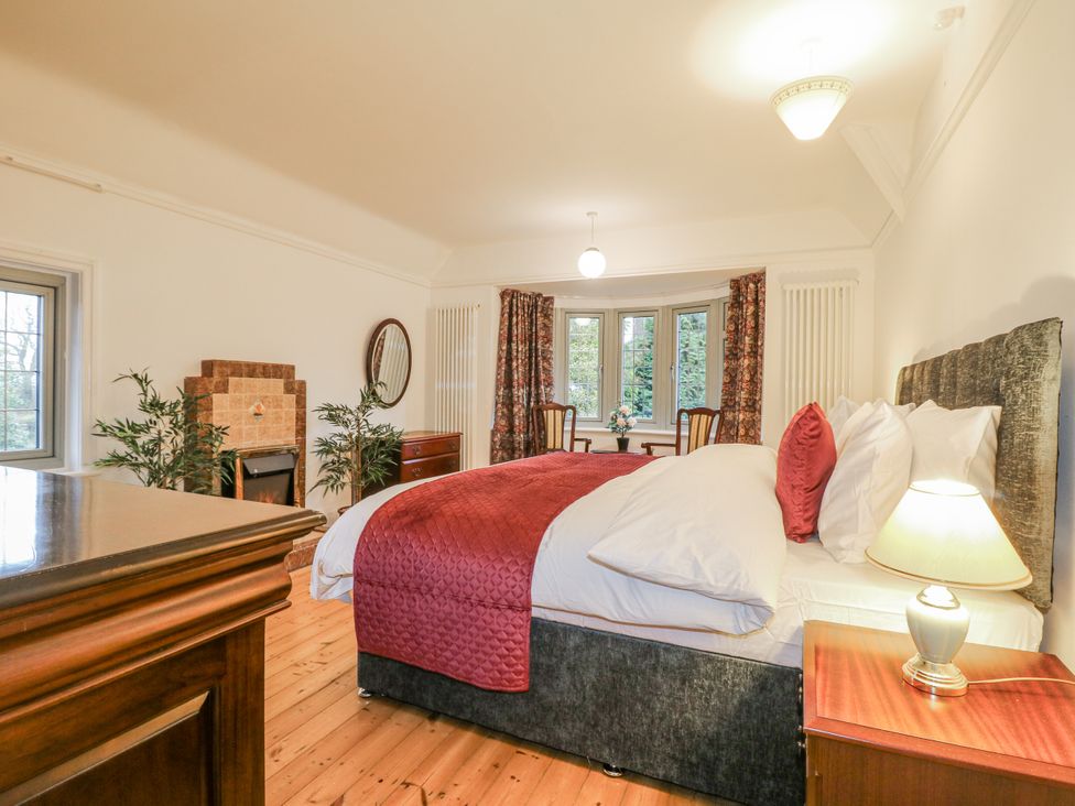 A bedroom with a bed and seating area at Mellbreak in Ashby-De-La-Zouch