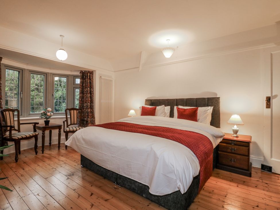 A bedroom with a bed and seating area at Mellbreak Ashby-De-La-Zouch