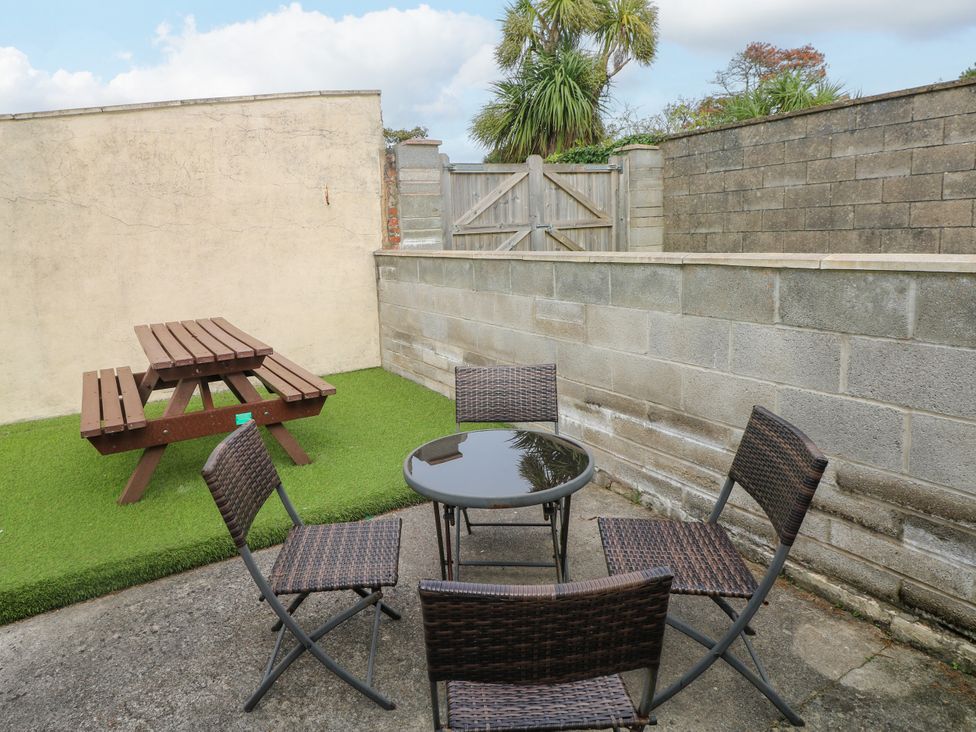 An outdoor area with a picnic table and chairs at The Bungalow in Porthcawl