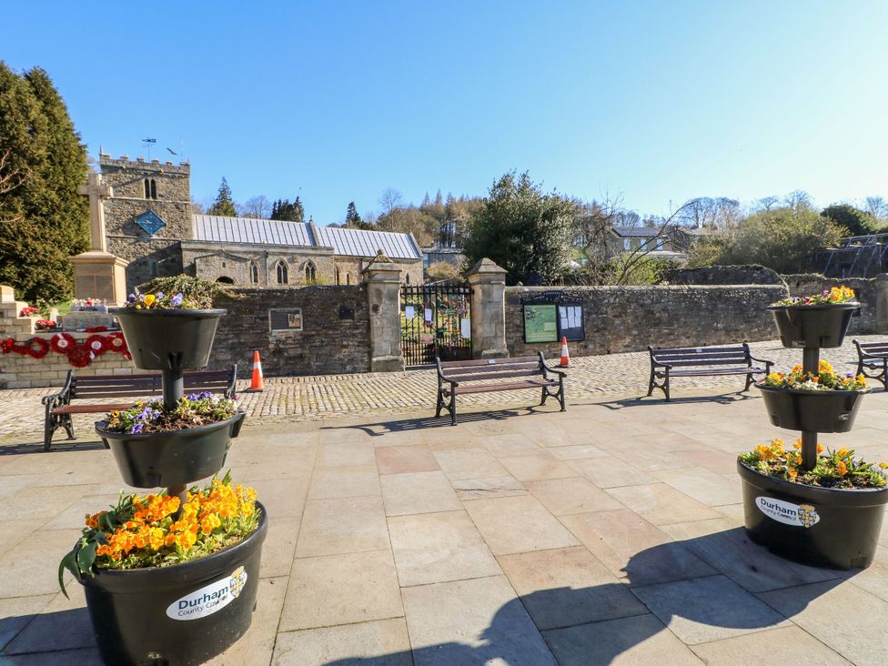An outdoor area with flower pots and benches at 174 High Street, Marske-By-The-Sea