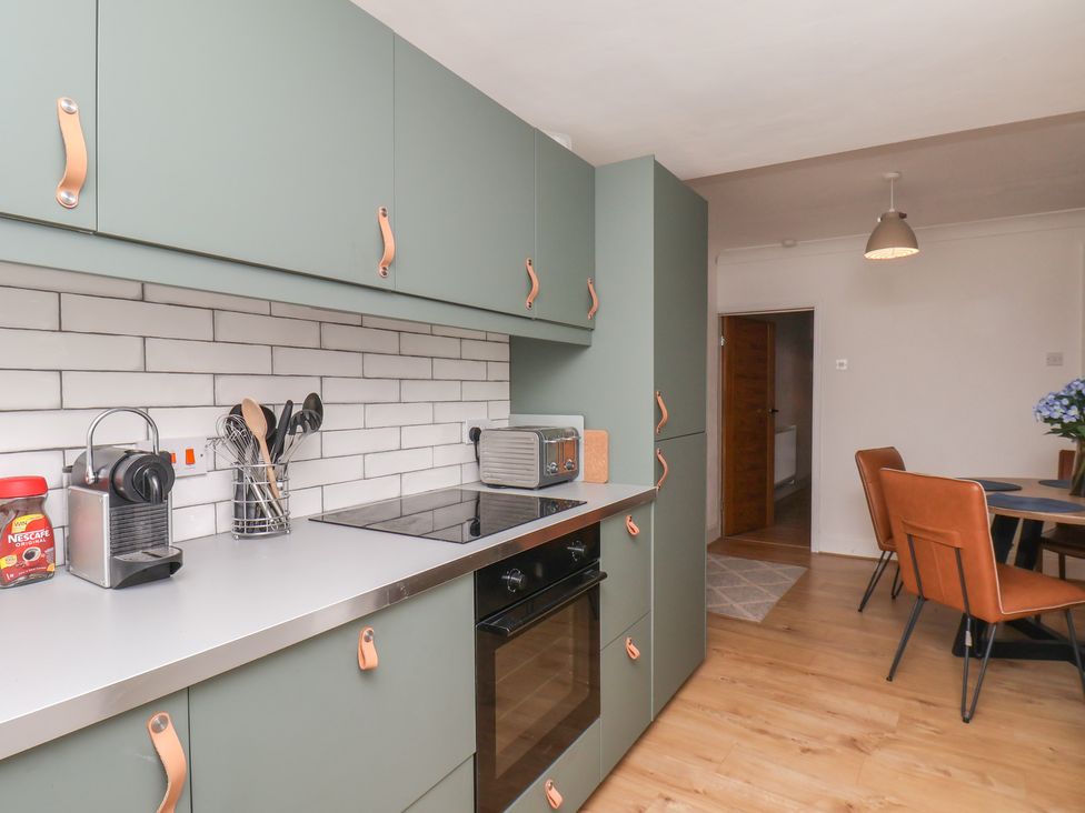 A kitchen with stove, oven, and dining area at 174 High Street in Marske-By-The-Sea