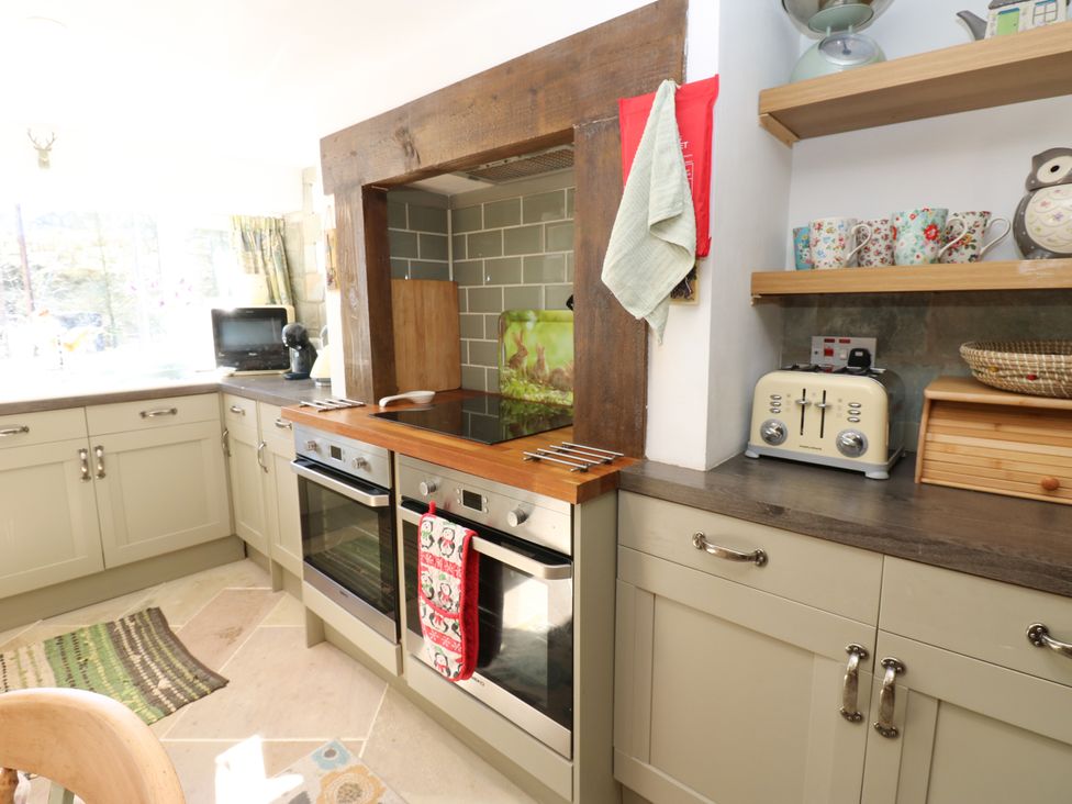 A kitchen with an oven and a toaster at The Museum in Nenthead