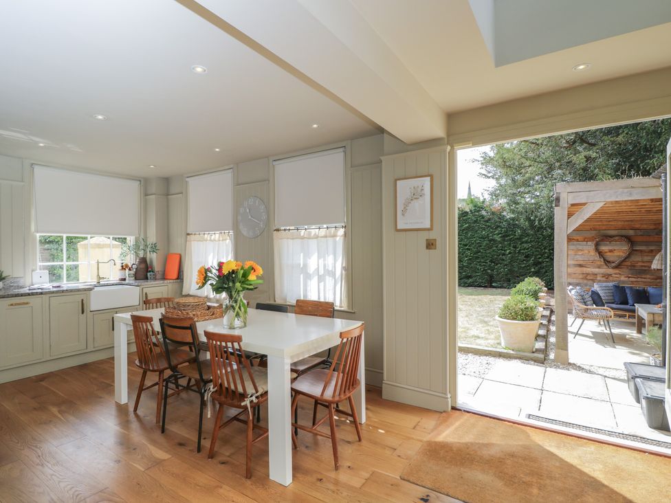 A dining room with a table and chairs at Cotswold House Moreton-In-Marsh