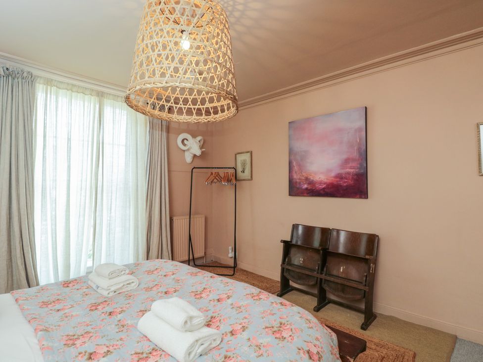 A bedroom with a bed and artwork on the wall at Cotswold House in Moreton-In-Marsh