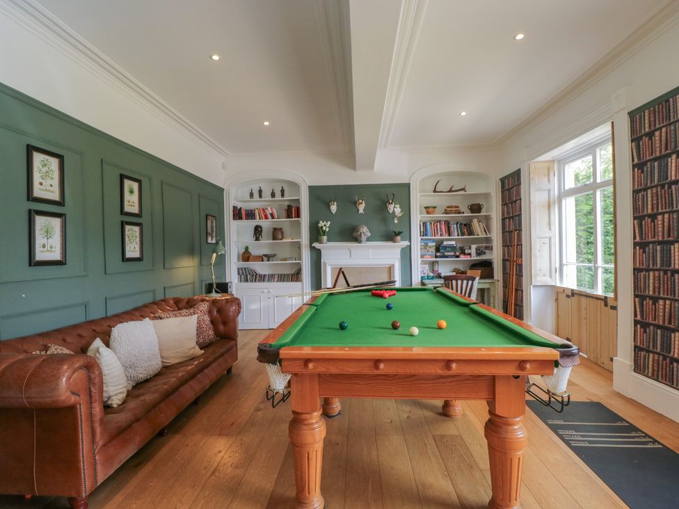 A snug with a pool table and a sofa at Cotswold House in Moreton-In-Marsh