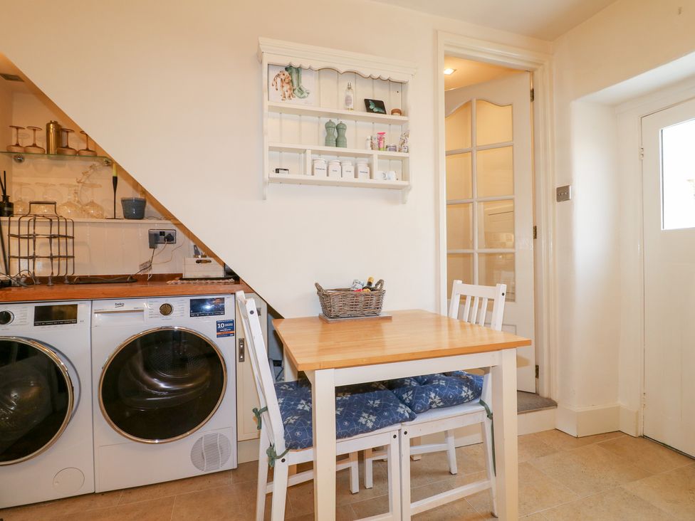 A laundry room with a washing machine and tumble dryer at Rose Cottage in Hartington