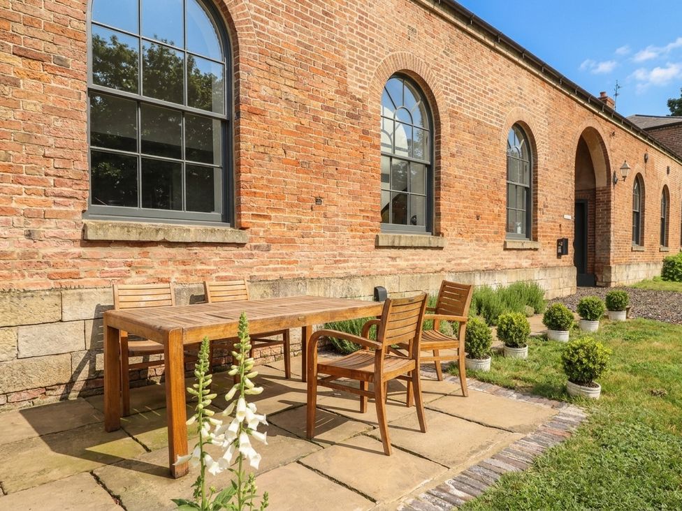 An outdoor dining area with a table and chairs at West Stable in Grove near Retford