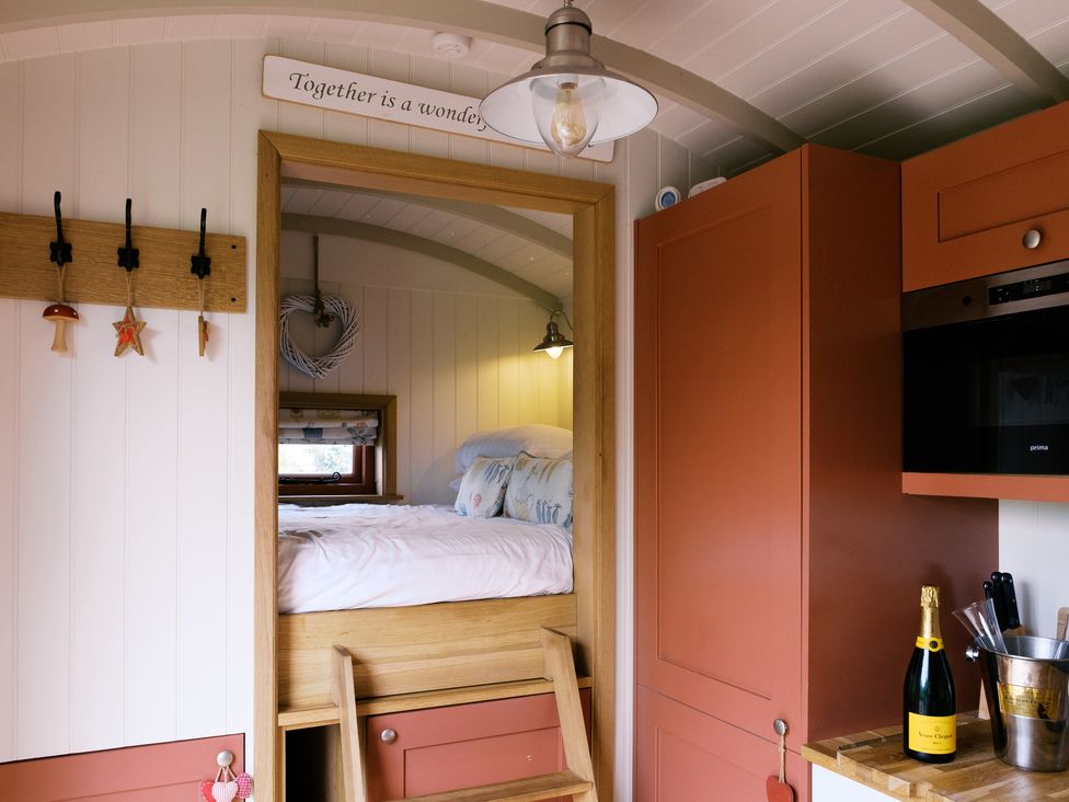 Bonnie's Shepherds Hut at Shepherds Lodge Retreat and Wellness -  - 1165644 - thumbnail photo 8