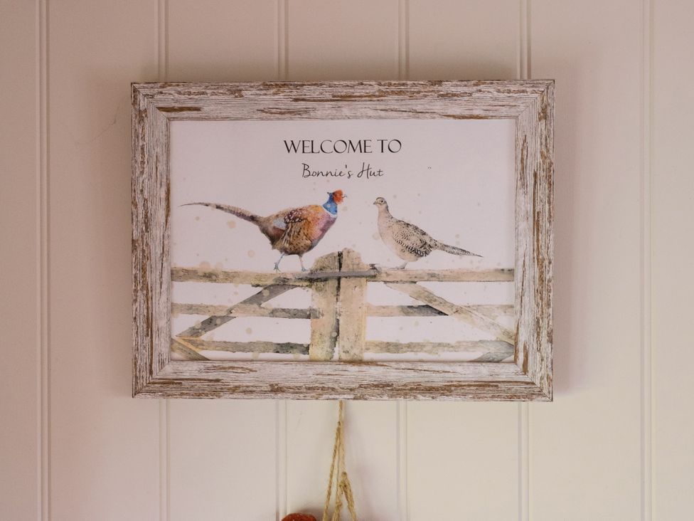 A wall art with birds and a welcome sign at Bonnie's Shepherds Hut at Shepherds Lodge Retreat and Wellness Bottesford near Redmile and Vale of Belvoir