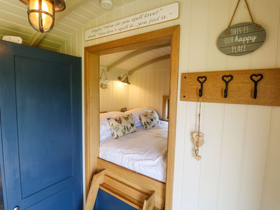 Lillie's Shepherds Hut at Shepherds Lodge -  - 1165646 - thumbnail photo 6