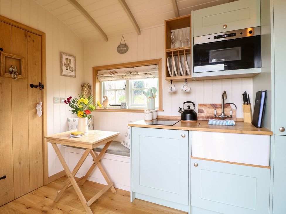 Herbie's Shepherds Hut at Shepherds Lodge -  - 1165648 - thumbnail photo 5