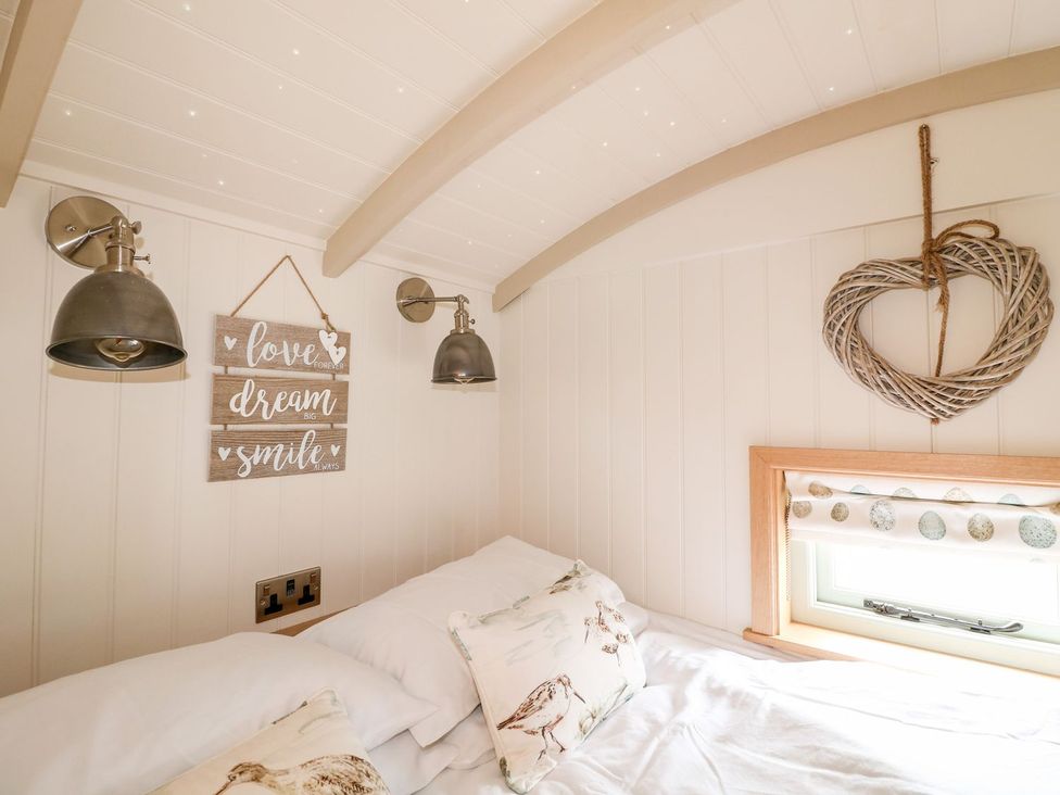 Herbie's Shepherds Hut -  - 1165648 - thumbnail photo 11