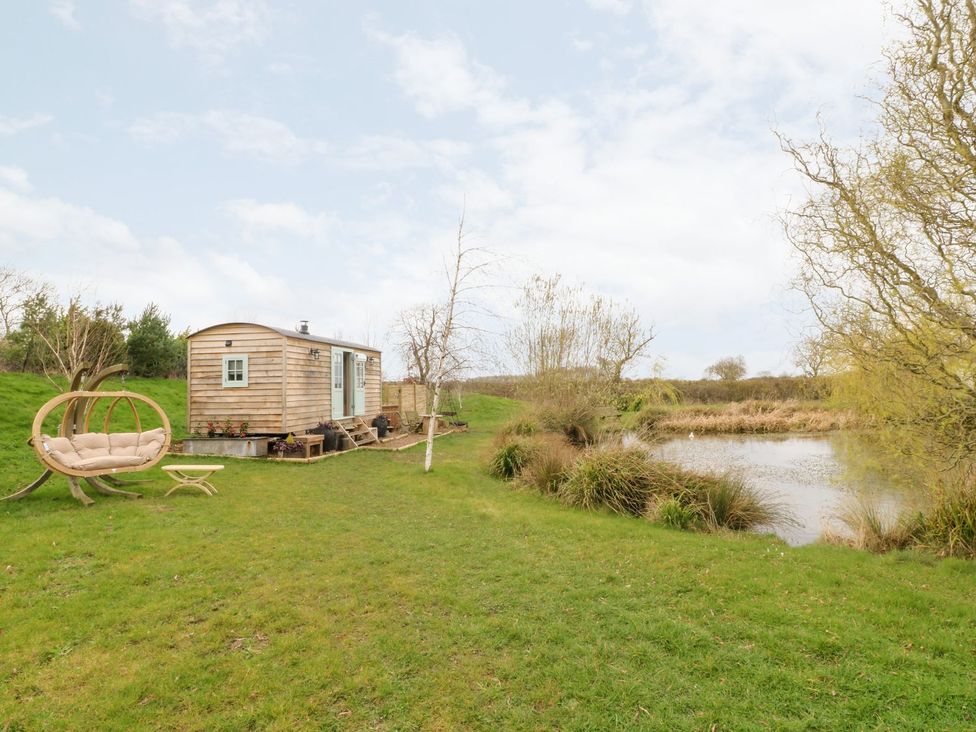 Herbie's Shepherds Hut at Shepherds Lodge -  - 1165648 - thumbnail photo 16