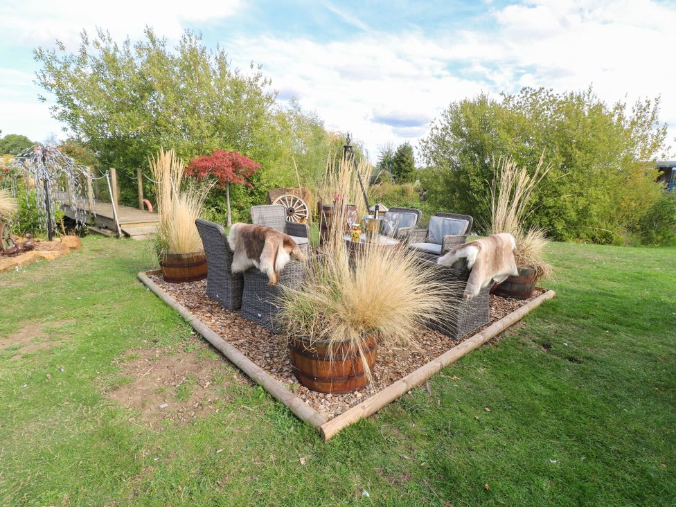 Outdoor furniture set in a garden at Poppie's Shepherds Hut at Shepherds Lodge Retreat and Wellness Bottesford near Redmile and Vale of Belvoir
