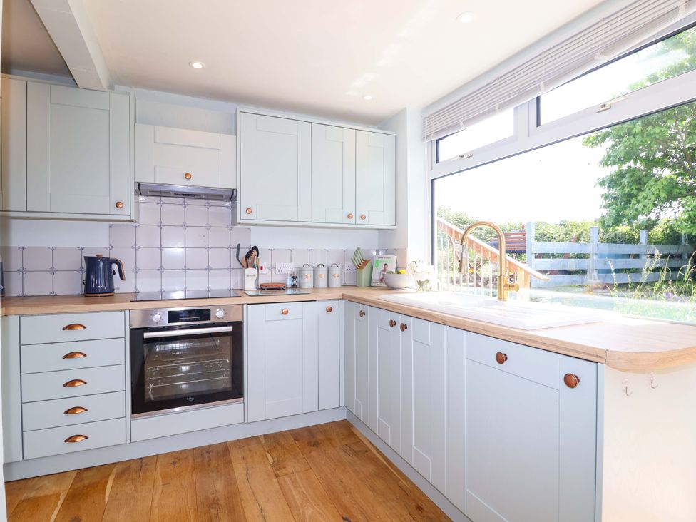 A kitchen with cabinets and an oven at Walnut Major in Kingsbridge