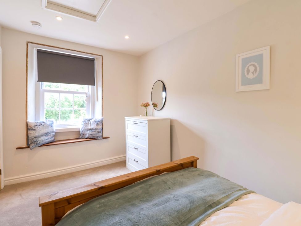 A bedroom with a bed and a window at Walnut Major in Kingsbridge