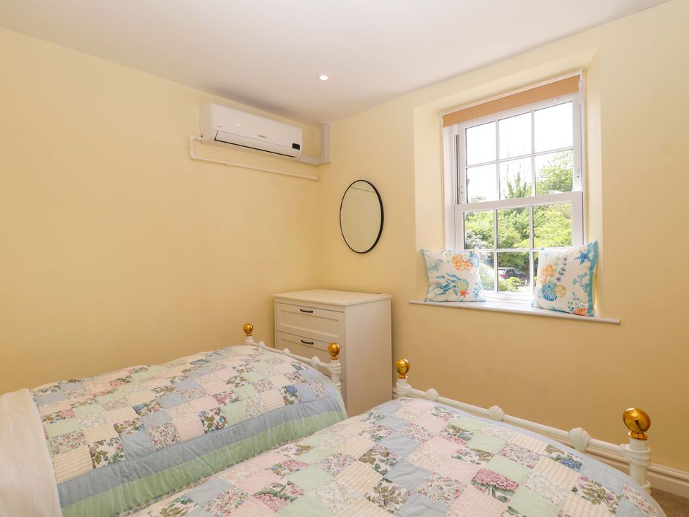 A bedroom with two beds and a dresser at Walnut Major in Kingsbridge