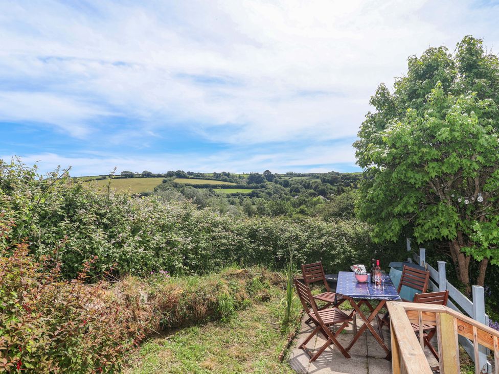 A garden view with a table and chairs at Walnut Major in Kingsbridge