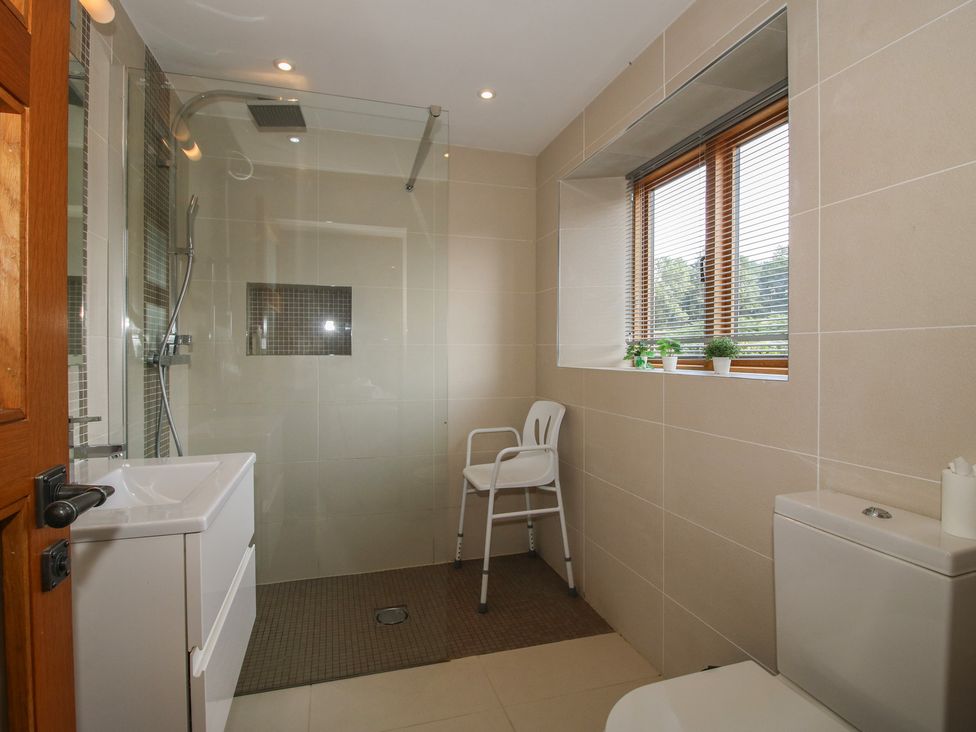 A bathroom with a shower, sink, and toilet at White House in Montgomery