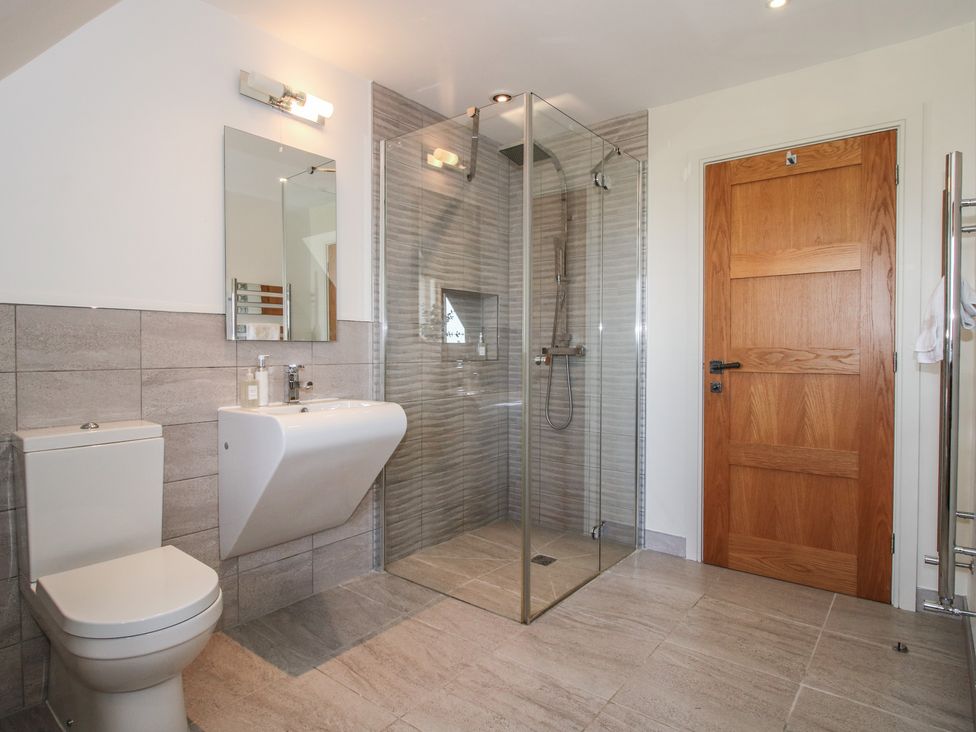 A bathroom with a shower and wash basin at White House in Montgomery