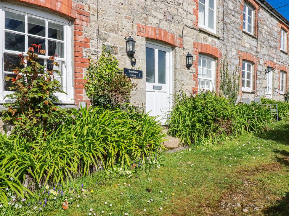 An outdoor view of a cottage with a garden at Honeysuckle Cottage in Charlestown