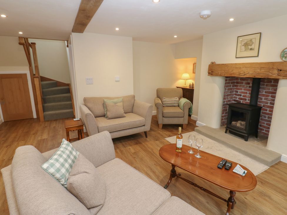 A living room with a sofa and armchairs at 1 Brookside in Warcop