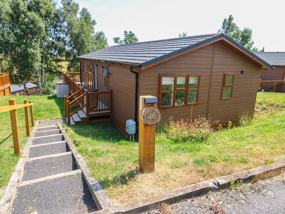 A cabin with steps leading up to it at Finnbars Lodge in Richmond