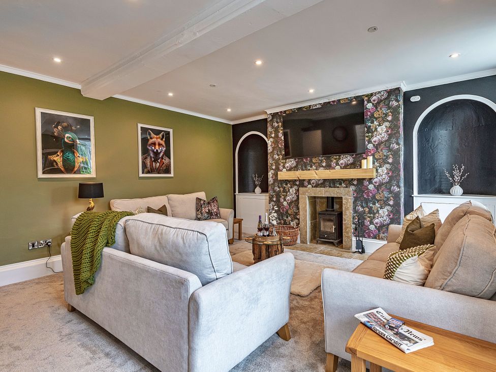 A living room with a sofa and TV at Snowdonia Manor in Dolgellau