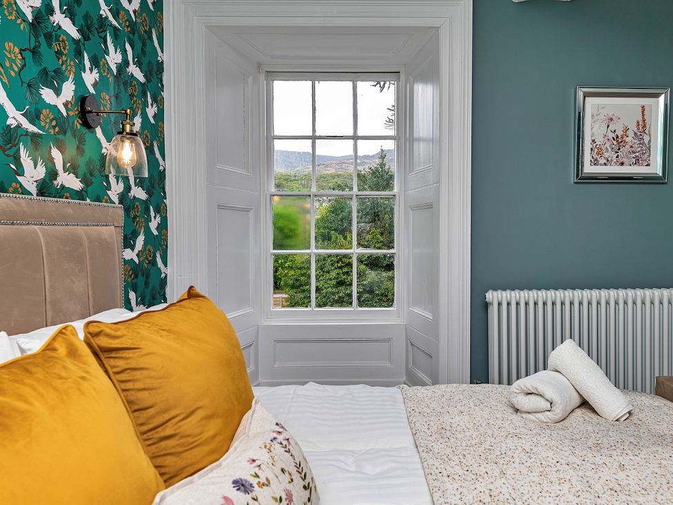 A bedroom with a window and bed at Snowdonia Manor in Dolgellau