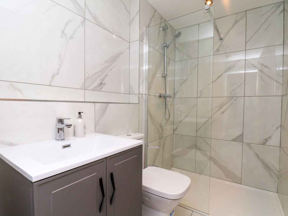 A bathroom with shower, sink and toilet at Plot Four - Italian Terraced Garden, Harpham near Nafferton