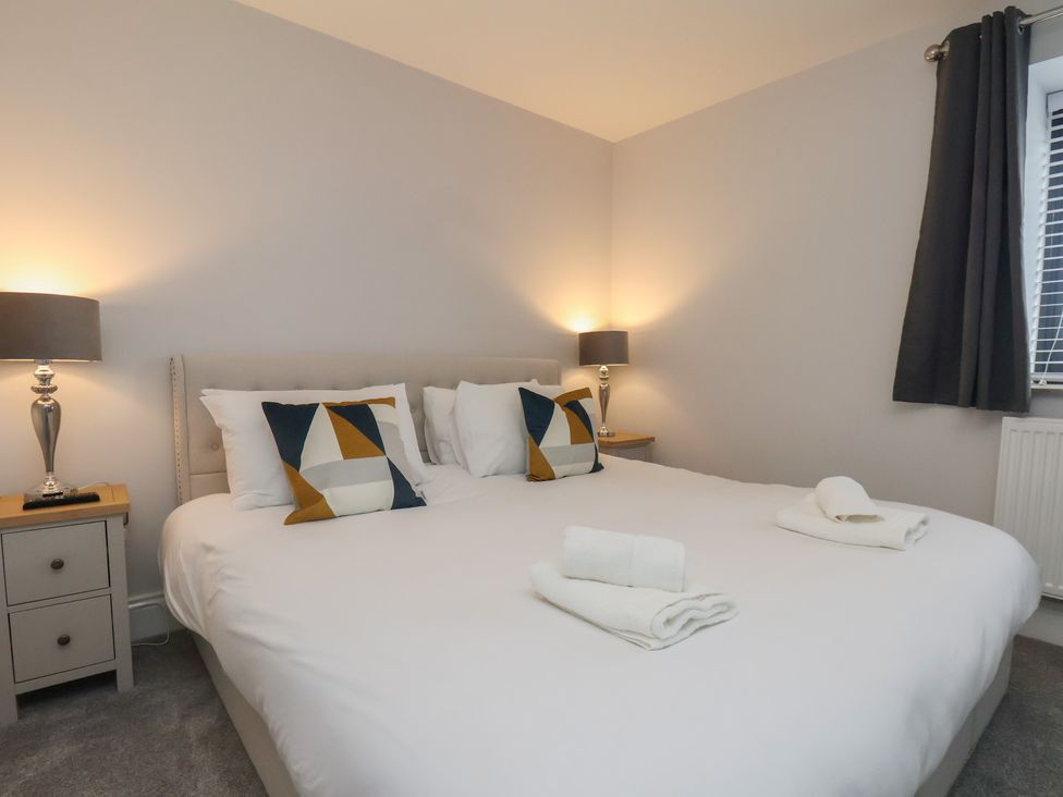 A bedroom with a bed and bedside tables at Courtenay House Harpham near Nafferton