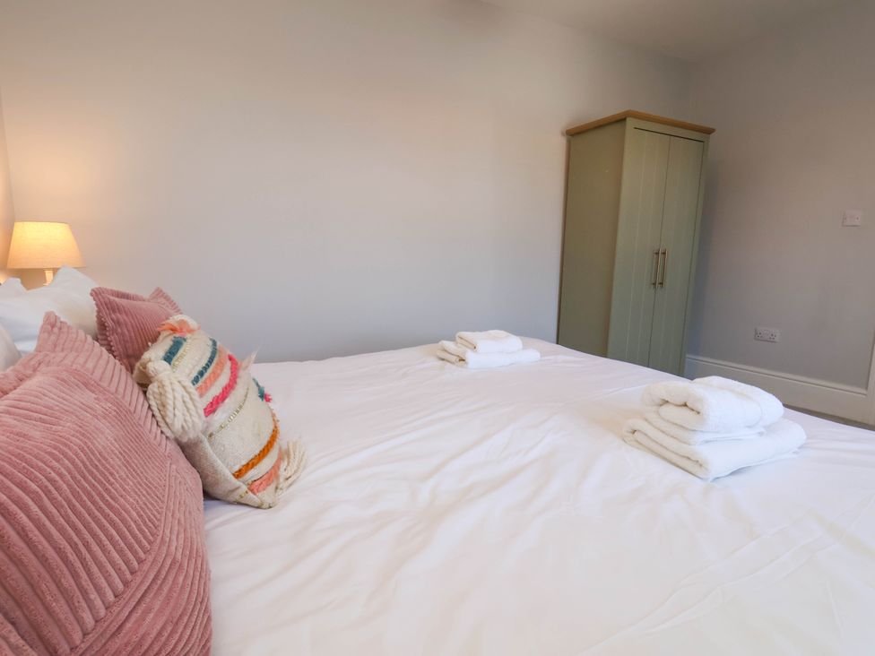 A bedroom with a bed and towels at Harpham Manor House Nafferton