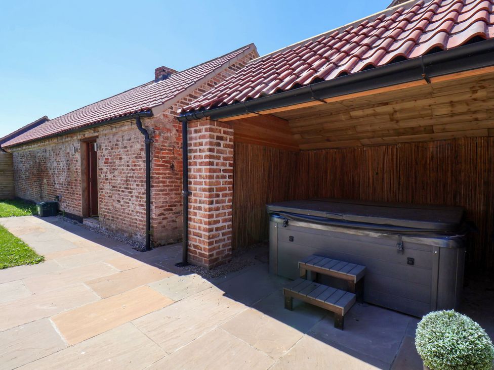 An outdoor area with a hot tub and steps at Manor Cottage Harpham near Nafferton