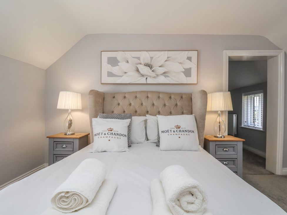 A bedroom with a bed and bedside tables at Manor Cottage in Harpham near Nafferton