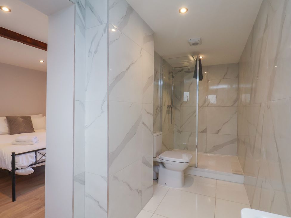 A bathroom featuring a shower and toilet at Manor Cottage Harpham near Nafferton