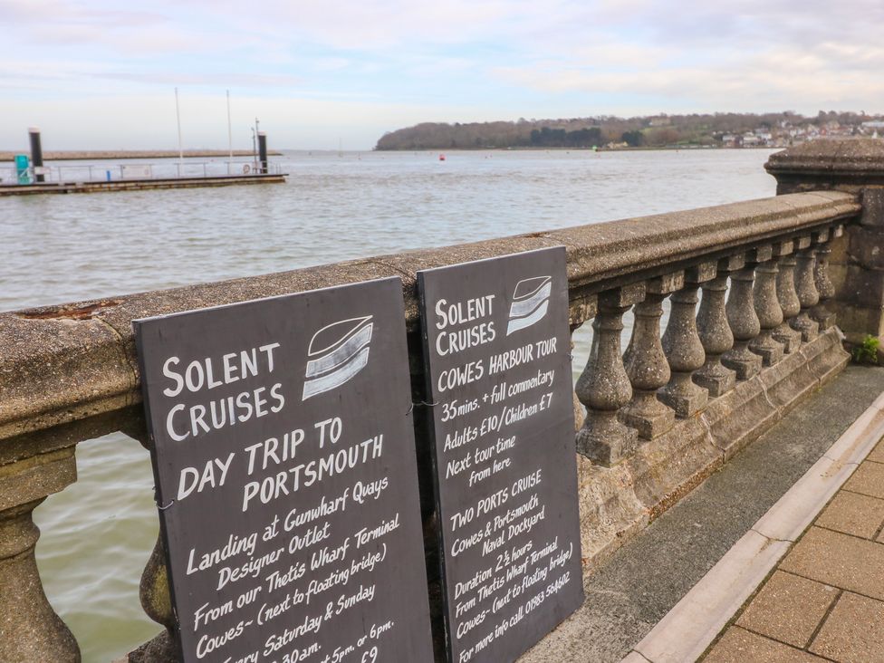 Medina by The Solent - Isle of Wight & Hampshire - 1166333 - thumbnail photo 25