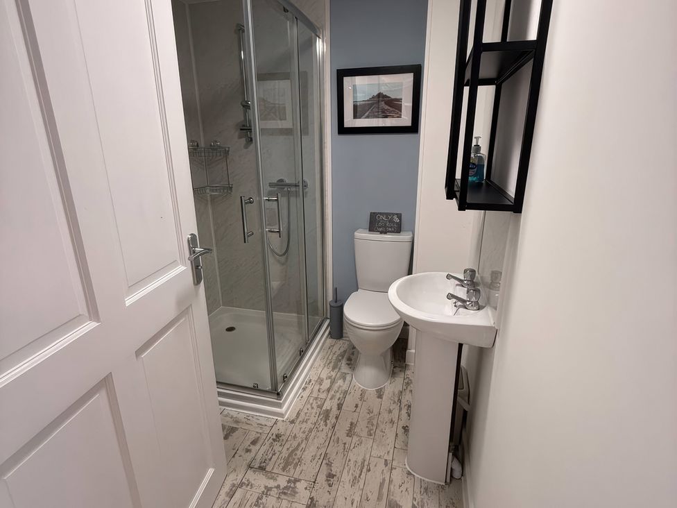A bathroom featuring a shower, toilet, and sink at The Packing House in Rosudgeon