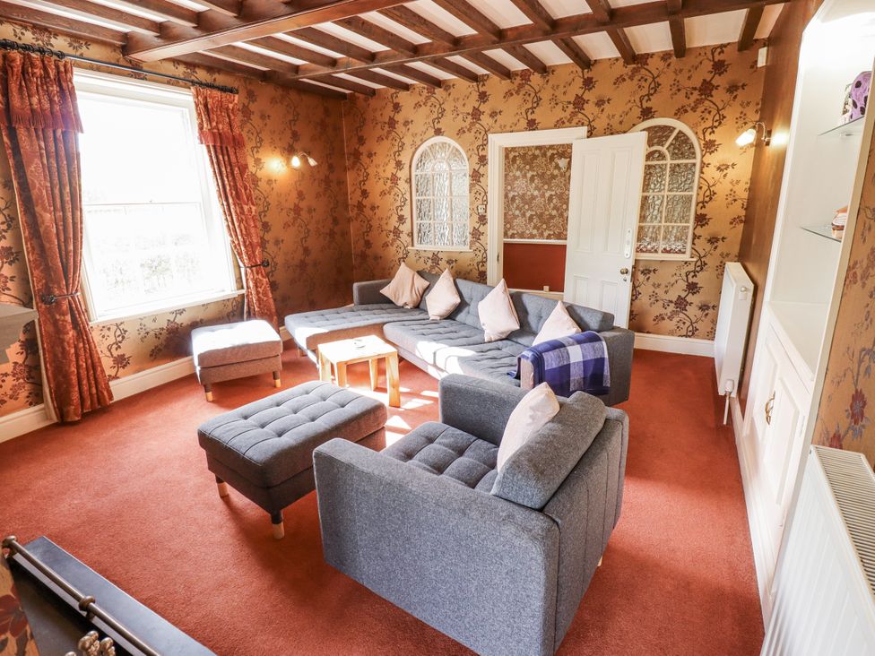 A living room with a sofa and coffee table at Holme Farm in Ruskington
