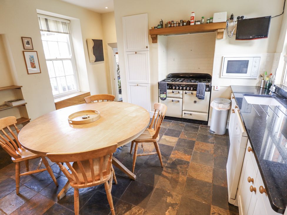 A kitchen with a round table and chairs at Holme Farm in Ruskington
