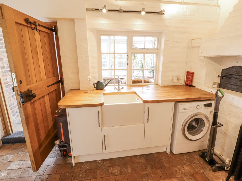 A kitchen with a sink and washing machine at Holme Farm in Ruskington