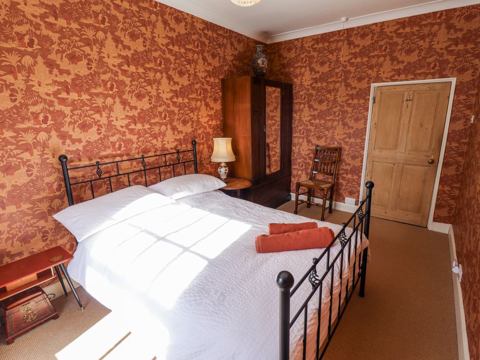 A bedroom with a bed and wardrobe at Holme Farm in Ruskington