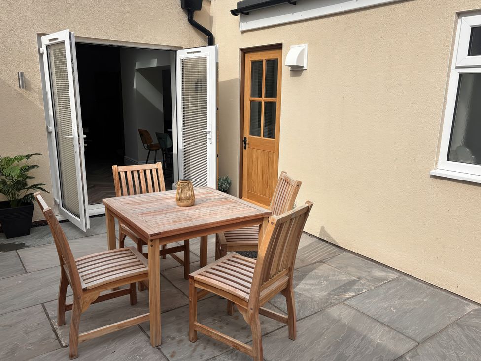 A garden with a wooden table and chairs at 29 Garnet Street Saltburn-By-The-Sea