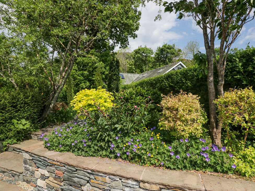 A garden with stone steps and a variety of plants and shrubs at Sunnycroft in Keswick