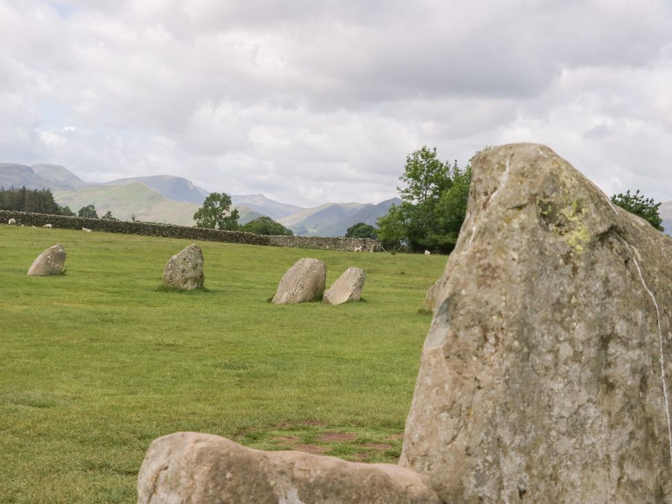 A field with standing stones and mountains in the background at Sunnycroft in Keswick