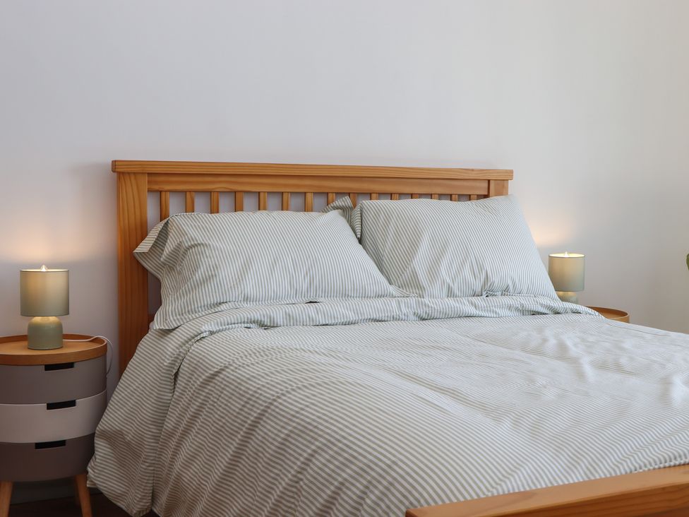 A bedroom with a bed and bedside lamps at Seacroft in Torquay