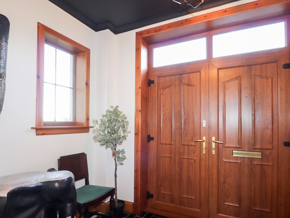 An entryway with a front door and window at Northbanks House in Thurso