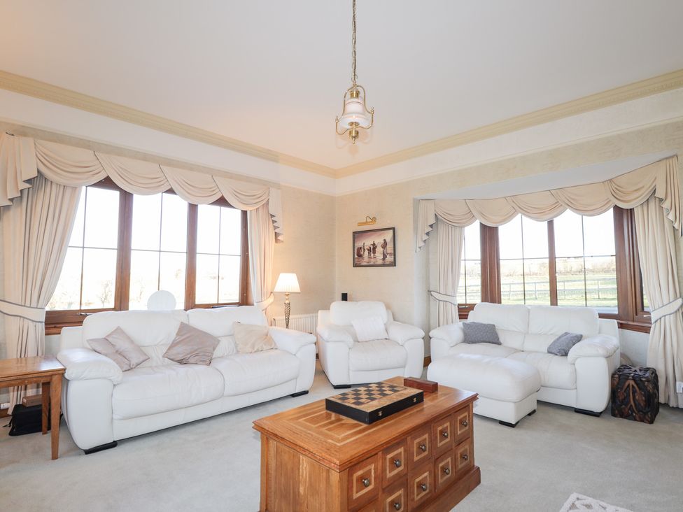 A living room with white furniture at Northbanks House in Thurso