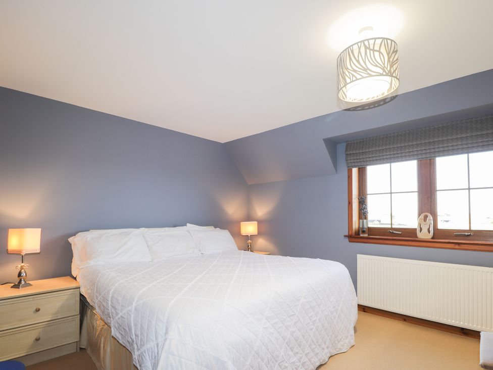 A bedroom with a bed and lamps at Northbanks House Thurso
